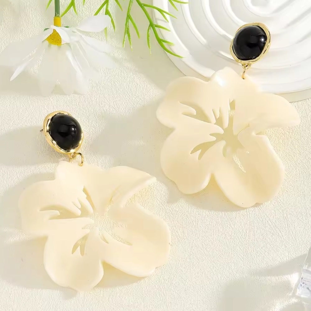 Zara Exaggerated Acrylic Flower Dangle Earrings - Picture 7 of 9